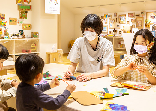 PLAY! PARK ERIC CARLE パークスタッフの画像